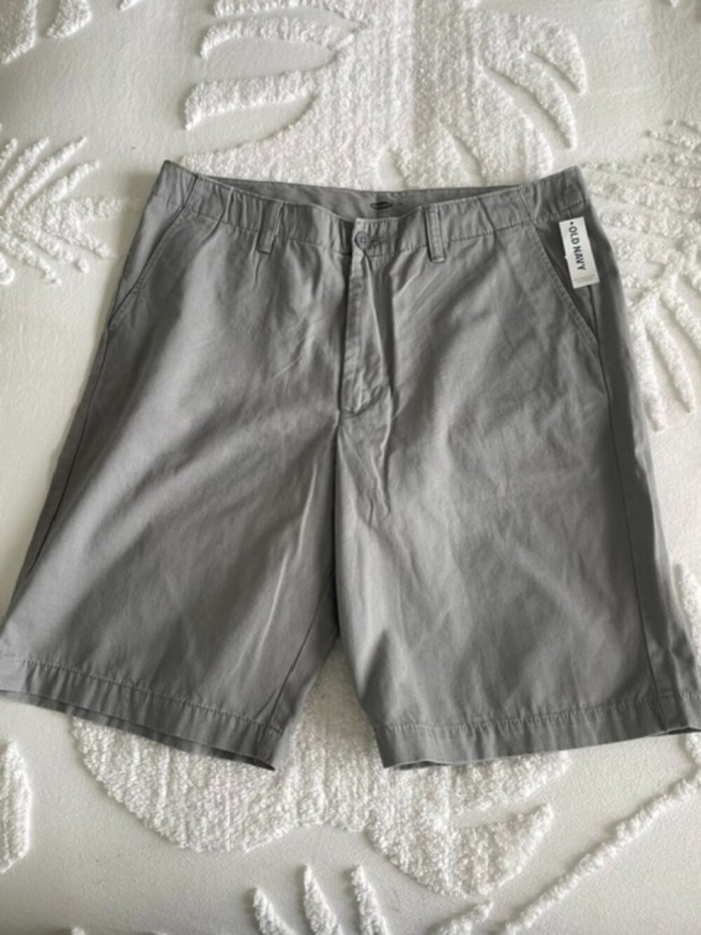 Old Navy Broken-In Flat front Shorts with pockets - Mens Size 36 - Gray - NWT